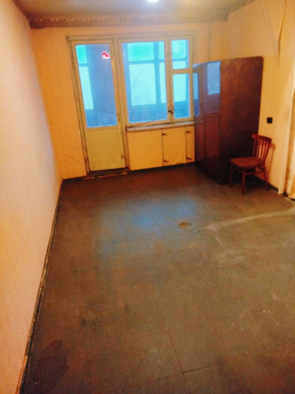 Объект 886 Продаётся просторная 2-х к.квартира в г.Перевальске по ул.Литовская 2/9 эт.дома ОП - 53 кв, кухня - 8,5 кв. Комнаты раздельные. Квартира под ремонт! Цена - 1 500 000 руб. ЗВОНИТЕ: +7 959 131 77 52 +7 959 020 15 93 ...