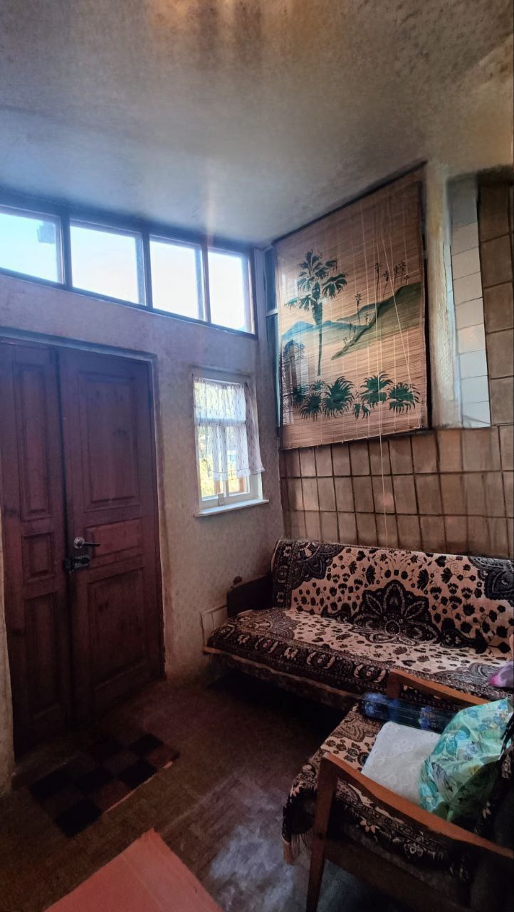 ‼ продам дом Ленинский переулок! Р-н наркологии. Общая площадь 70 кв.м. В доме 3 комнаты, 2 изолированные, веранда, кухня, санузел в доме, вода централизованная. Отопление - газовый котел. Дом из шлакоблока утеплён снаружи. Крыша перекрыта и утеплена урсой. Участок 4 сот. На участке капитальная беседка, летни...