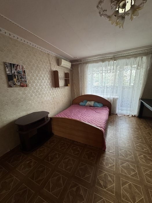 Сдаётся простая 2-комнатная квартира 🏡 Сдаётся 2-комнатная квартира – отличный вариант для комфортной жизни! 📍 Адрес: ул. 2-ая Краснознаменная (возле тц Южноград) 🛏 Площадь: 63 м² Простую, уютная 2-комнатная квартира, идеально подходящая для семьи Квартира состоит из: 🏬 Инфраструктура: В шаговой доступности н...