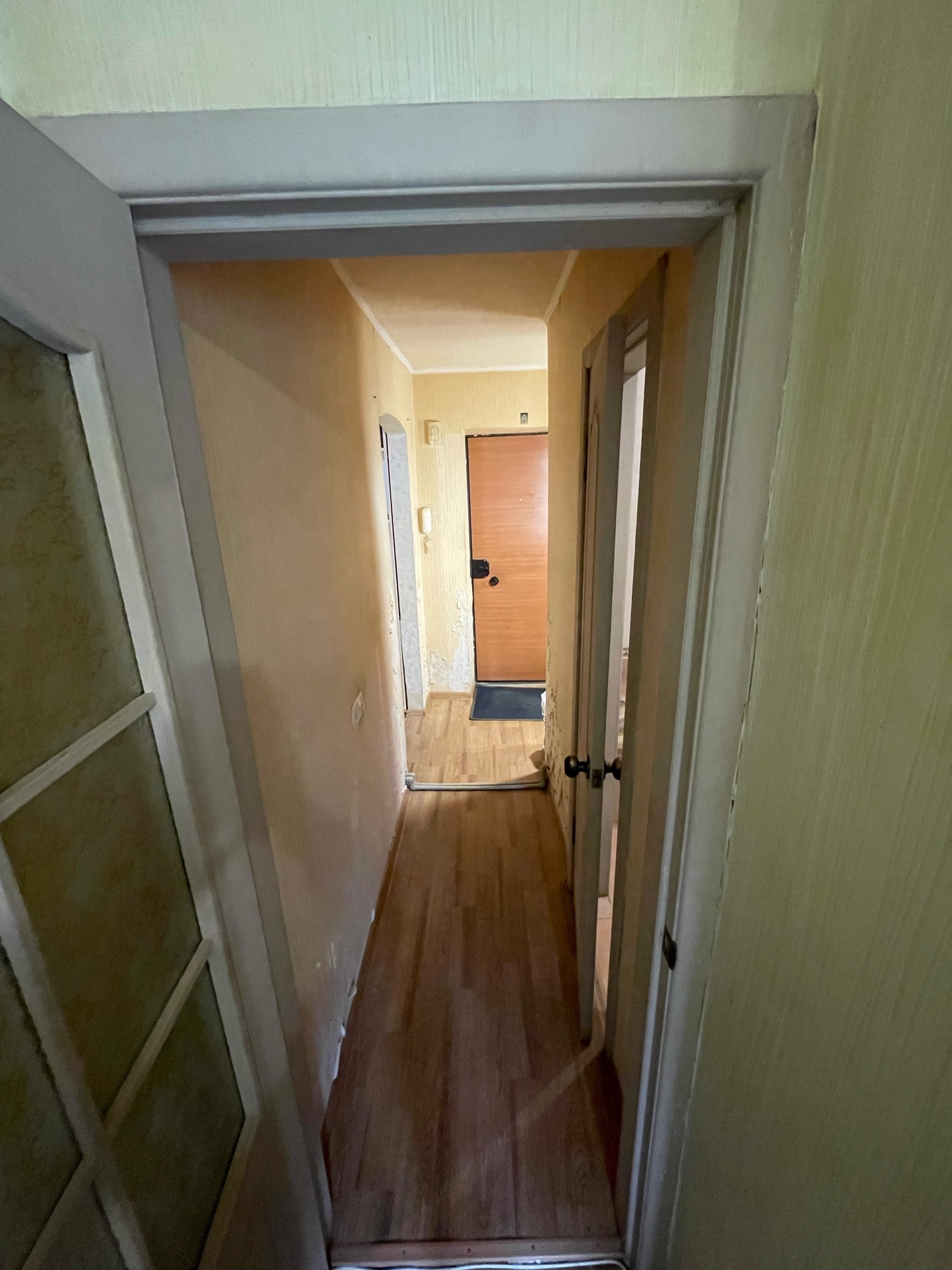 🏠 Продаётся 1-комнатная квартира 📍 г. Алчевск, ул. Ленина (район Гетьмана) ✨ Характеристики: ✔ Этаж: 5 из 9 ✔ Общая площадь: 34 м² ✔ Состояние: жилая квартира ✔ Удобное расположение – рядом школа и детский сад ✔ Юридическая чистота: документы РФ готовы к сделке 💴 Цена: 1 700 000 ₽ 📞 Контакт: Данил — +7 (959) ...